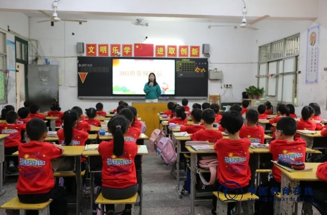 城区二小举行一年级常规展示活动