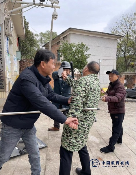 牛马司二完小开展反恐防暴应急演练