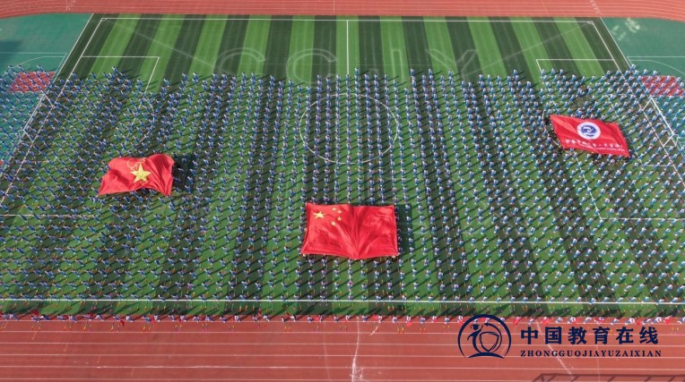 城区二小大课间展示：师生并肩，共绘“民族团结”绚烂画卷