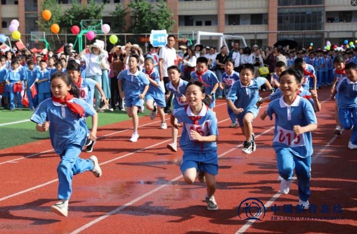 绿茵逐梦展风采，赛场争锋竞风流——城区二小第六届体育节盛大启幕