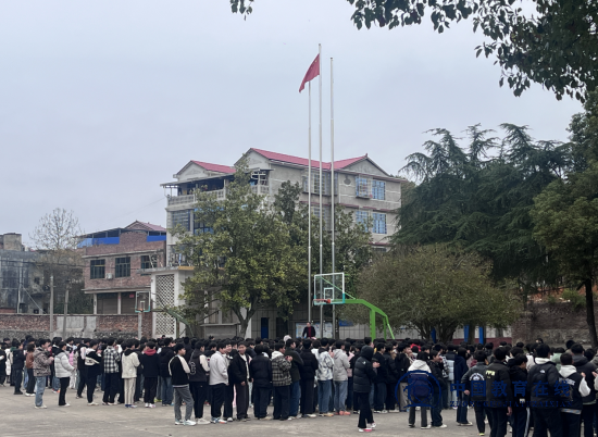 双泉初级中学隆重举行2026年春季开学典礼