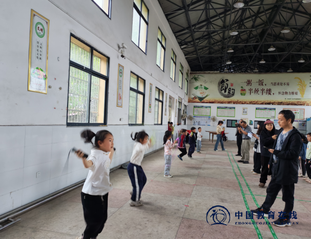“绳”采飞扬，活力校园——邵东市牛马司镇第二完全小学成功举办跳绳比赛