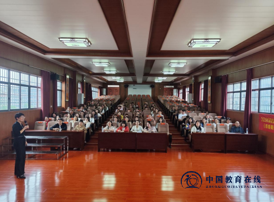 巧搭连心桥 促开向阳花 ——邵东市城区二中举办《青春期亲子破冰》专题讲座